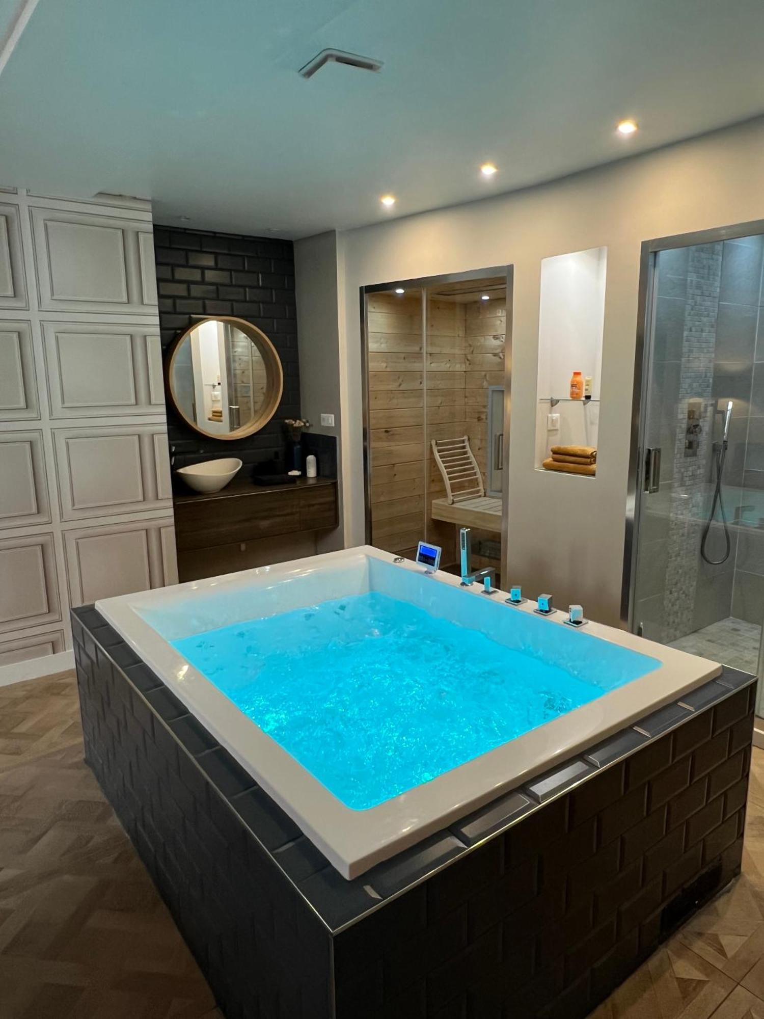 Appartement Avec Jacuzzi Sauna & Home Cinema - Nid D'Angers Eksteriør billede